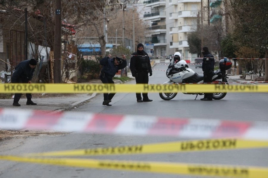 Θεσσαλονίκη: Έδεσε τον λαιμό του με ταϊρ απ και αυτοκτόνησε λόγω ερωτικής απογοήτευσης…